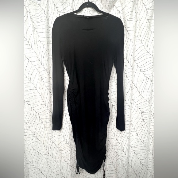 DYNAMITE KYLE RUCHED DRESS - Picture 1 of 3